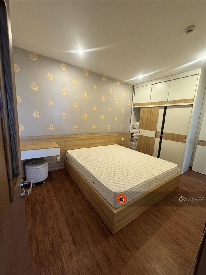 Bán căn hộ 2 phòng ngủ 69m2 ban công đông nam thoáng mát  shp plaza 12 lạch tray