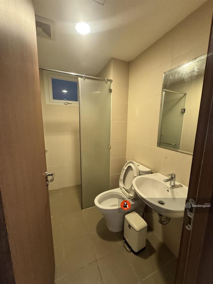 Bán căn hộ 2 phòng ngủ 69m2 ban công đông nam thoáng mát  shp plaza 12 lạch tray
