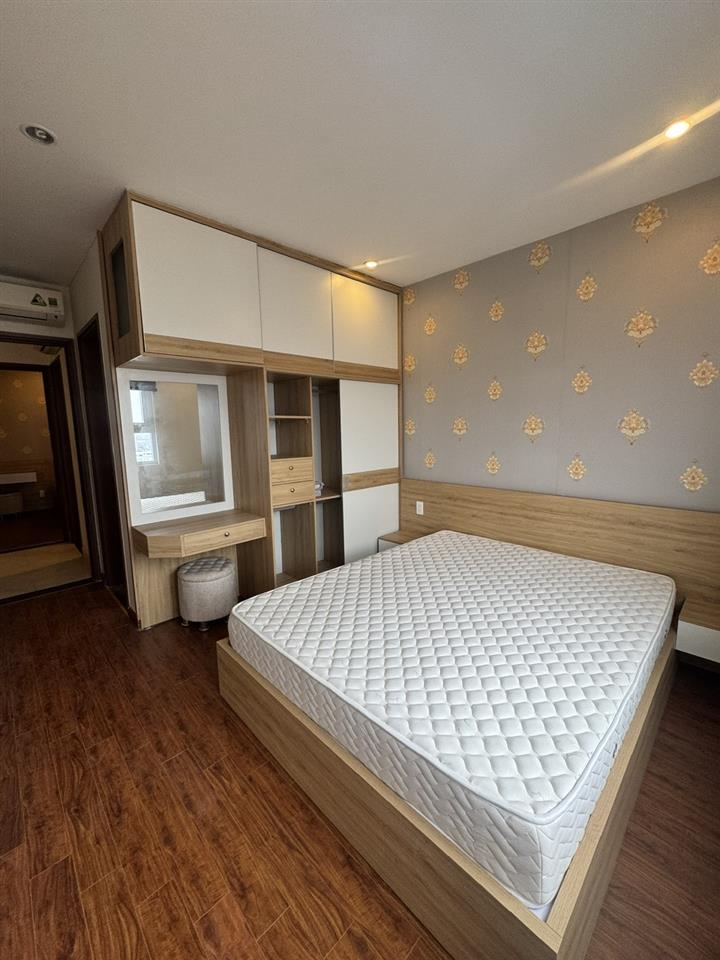 Bán căn hộ 2 phòng ngủ 69m2 ban công đông nam thoáng mát  shp plaza 12 lạch tray