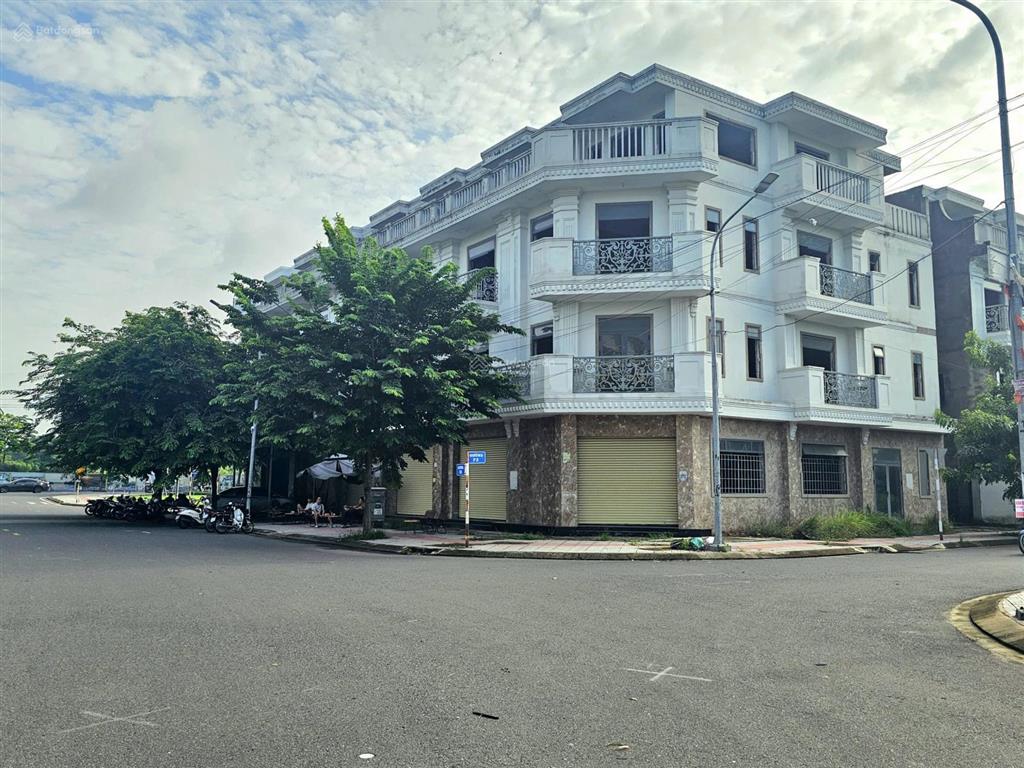 Bán nhà thô 1 trệt 3 lầu đường e6 kdc bửu long 3  view công viên