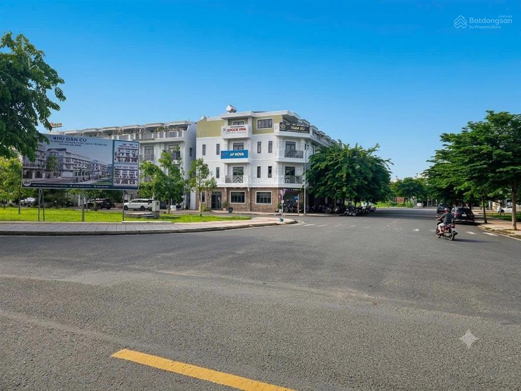 Bán nhà thô 1 trệt 3 lầu đường e6 kdc bửu long 3  view công viên
