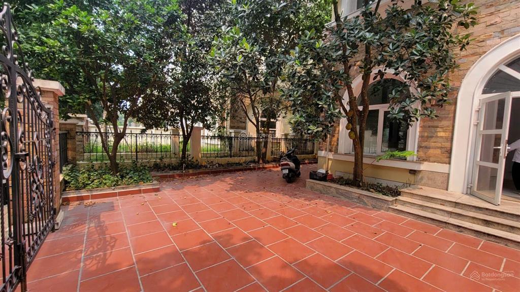 Cho thuê shophouse căn góc 300m full nội thất mặt đường đôi nam an khánh rộng 39m. 0902 866 ***