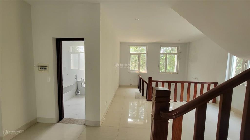 Cho thuê shophouse căn góc 300m full nội thất mặt đường đôi nam an khánh rộng 39m. 0902 866 ***