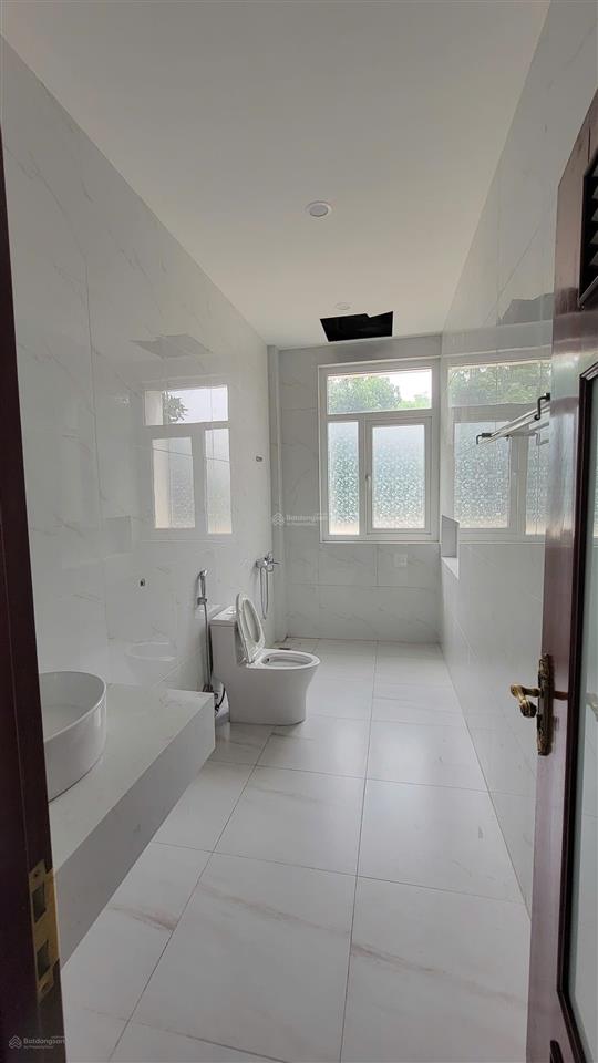 Cho thuê shophouse căn góc 300m full nội thất mặt đường đôi nam an khánh rộng 39m. 0902 866 ***
