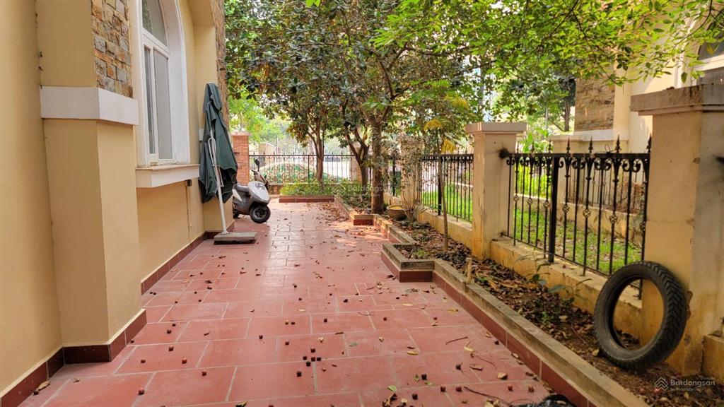 Cho thuê shophouse căn góc 300m full nội thất mặt đường đôi nam an khánh rộng 39m. 0902 866 ***