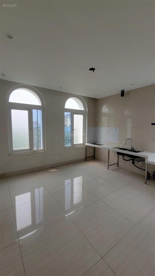 Cho thuê shophouse căn góc 300m full nội thất mặt đường đôi nam an khánh rộng 39m. 0902 866 ***