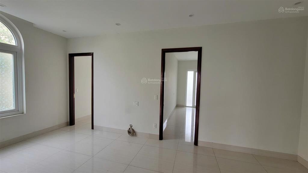 Cho thuê shophouse căn góc 300m full nội thất mặt đường đôi nam an khánh rộng 39m. 0902 866 ***