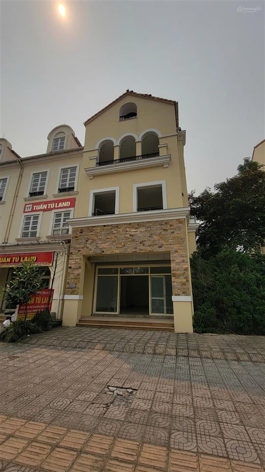 Cho thuê shophouse căn góc 300m full nội thất mặt đường đôi nam an khánh rộng 39m. 0902 866 ***