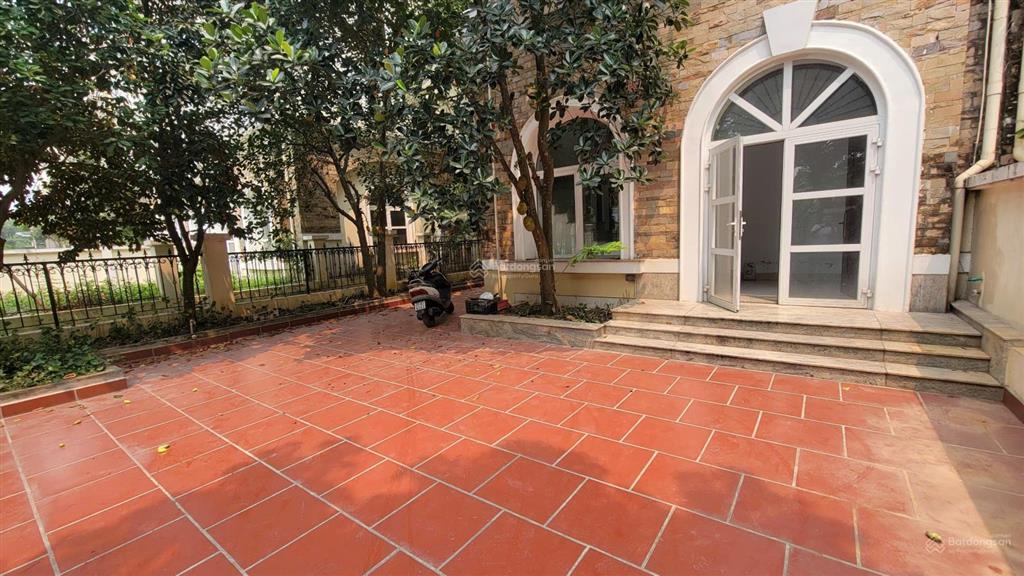 Cho thuê shophouse căn góc 300m full nội thất mặt đường đôi nam an khánh rộng 39m. 0902 866 ***