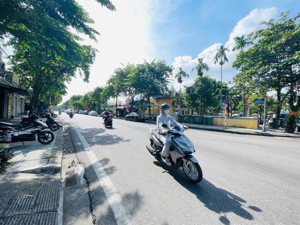Bán nhà 2 tầng 2 mặt thoáng gần trường chinh  huế  137m ngang 7.5m