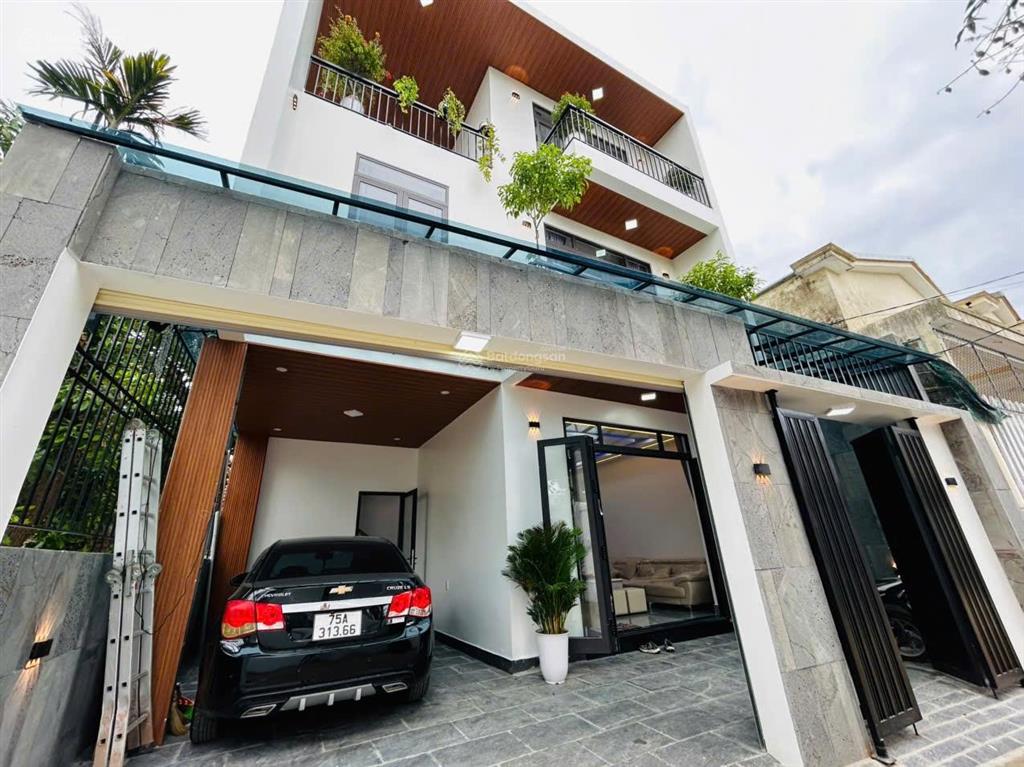 Căn biệt thự 3 tầng đường lại thế cách mặt tiền 50m  110m2 ngang 8m