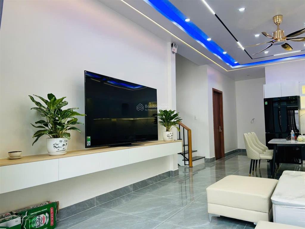 Căn biệt thự 3 tầng đường lại thế cách mặt tiền 50m  110m2 ngang 8m