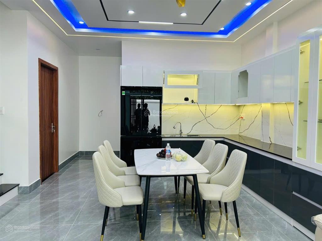 Căn biệt thự 3 tầng đường lại thế cách mặt tiền 50m  110m2 ngang 8m