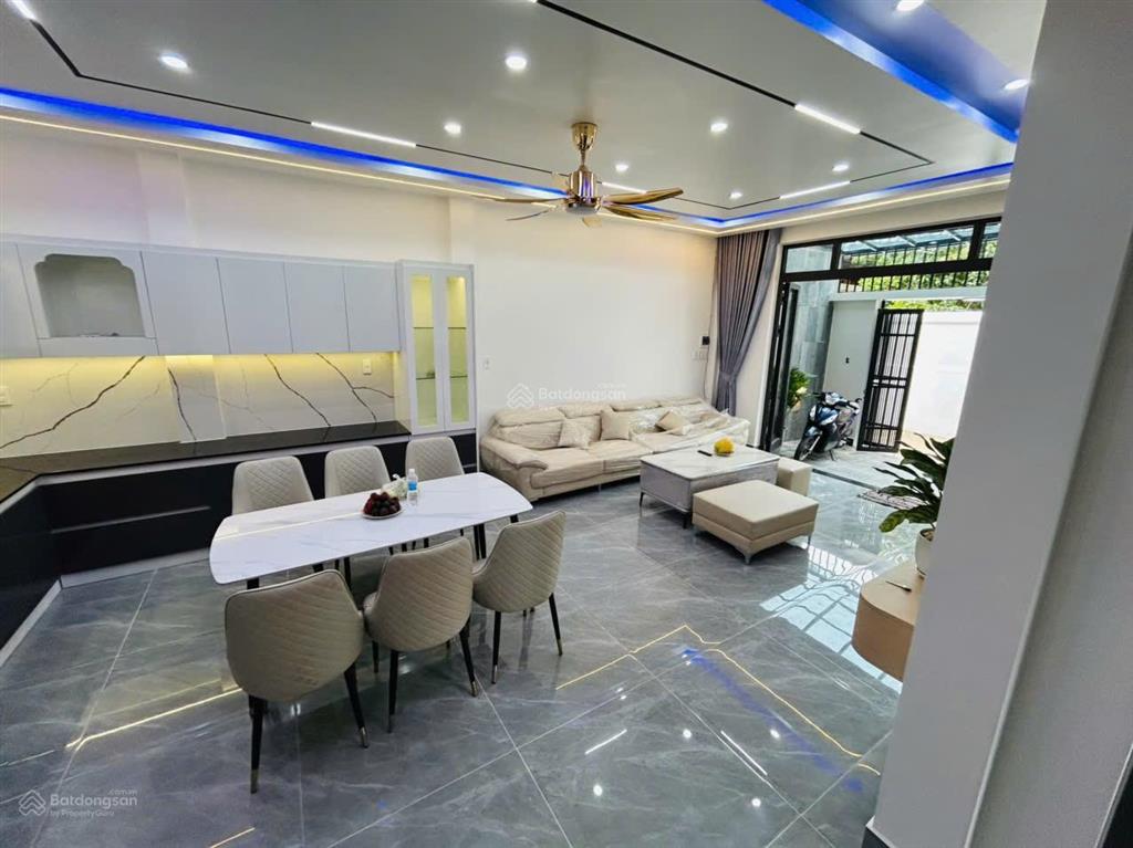 Căn biệt thự 3 tầng đường lại thế cách mặt tiền 50m  110m2 ngang 8m