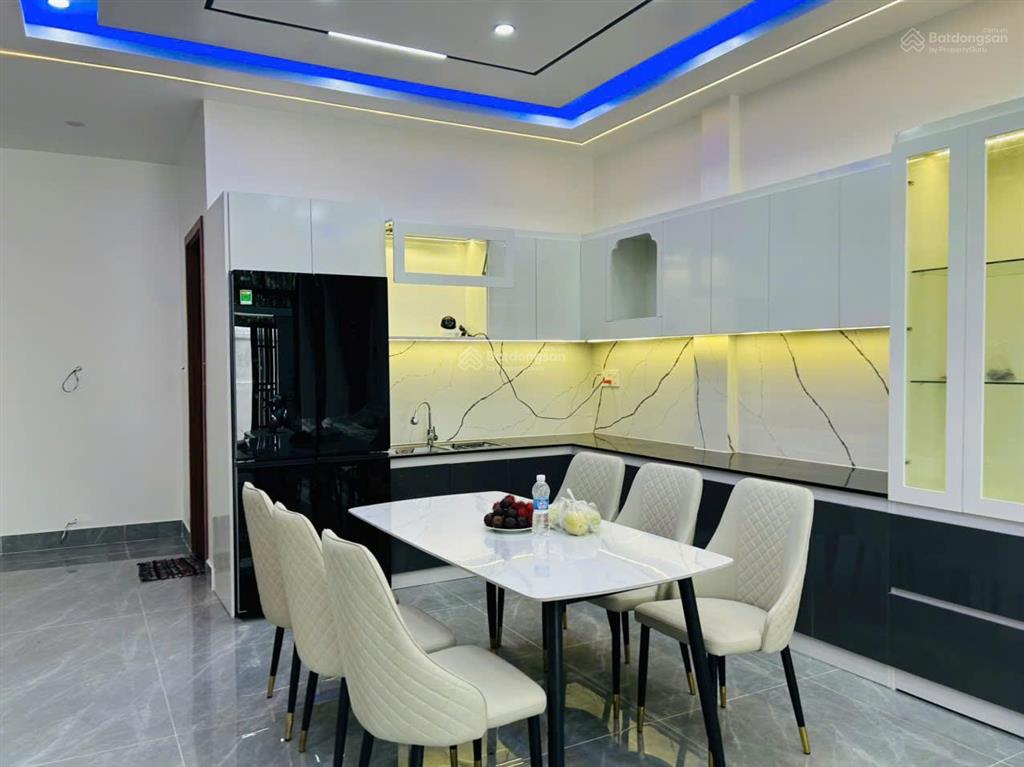 Căn biệt thự 3 tầng đường lại thế cách mặt tiền 50m  110m2 ngang 8m
