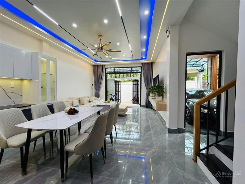 Căn biệt thự 3 tầng đường lại thế cách mặt tiền 50m  110m2 ngang 8m