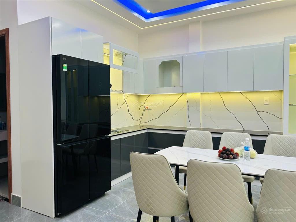 Căn biệt thự 3 tầng đường lại thế cách mặt tiền 50m  110m2 ngang 8m