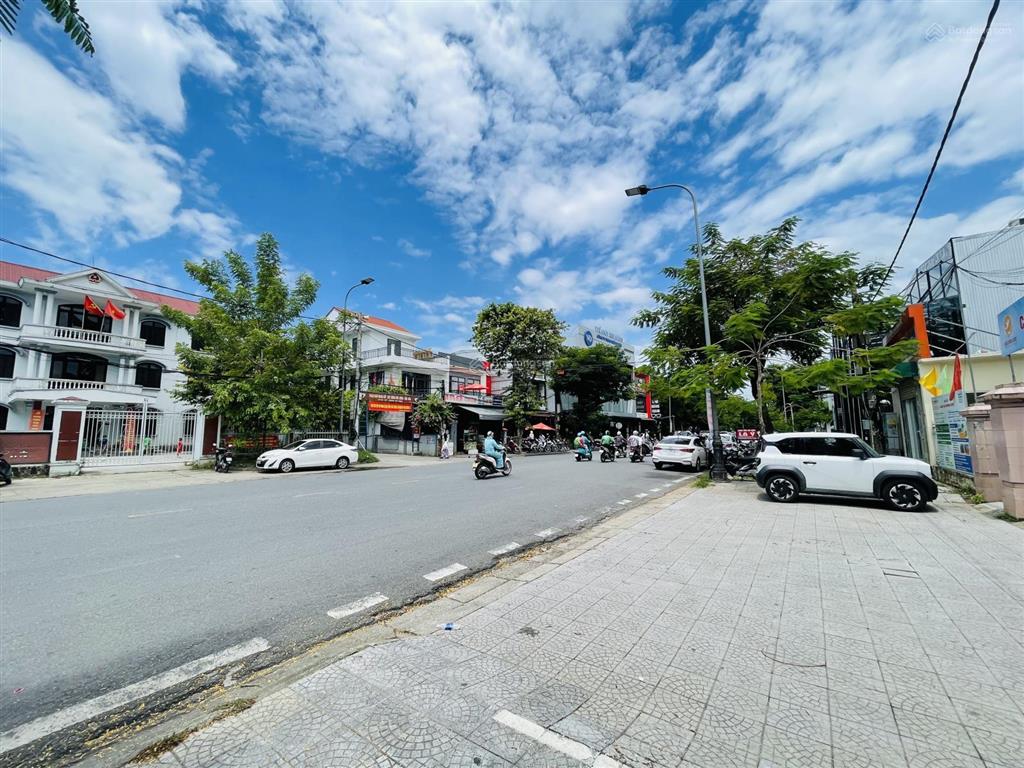 Bán nhà 3 tầng có 12 phòng trọ, 2 mặt tiền cách đào tấn 10m thông đặng huy trứ  huế