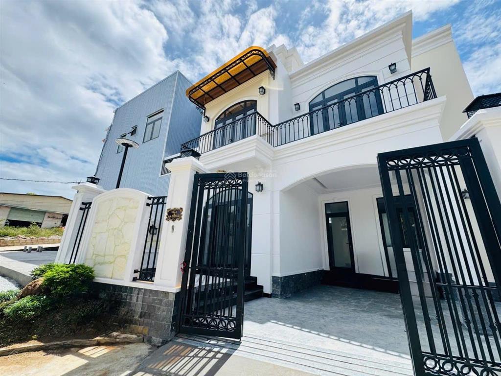 Villa tân cổ điển, view đẹp tại lê ngô cát, huế. 100m ngang 8m full nội thất