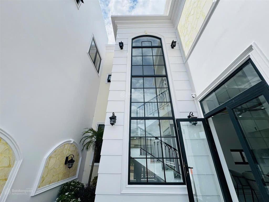 Villa tân cổ điển, view đẹp tại lê ngô cát, huế. 100m ngang 8m full nội thất
