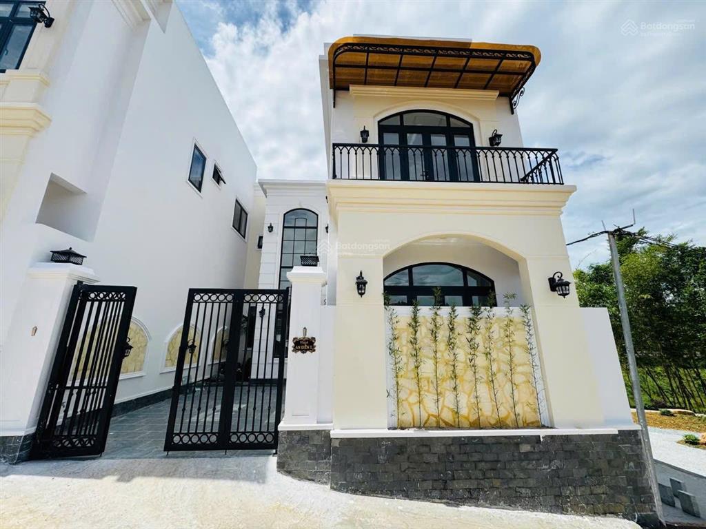 Villa tân cổ điển, view đẹp tại lê ngô cát, huế. 100m ngang 8m full nội thất