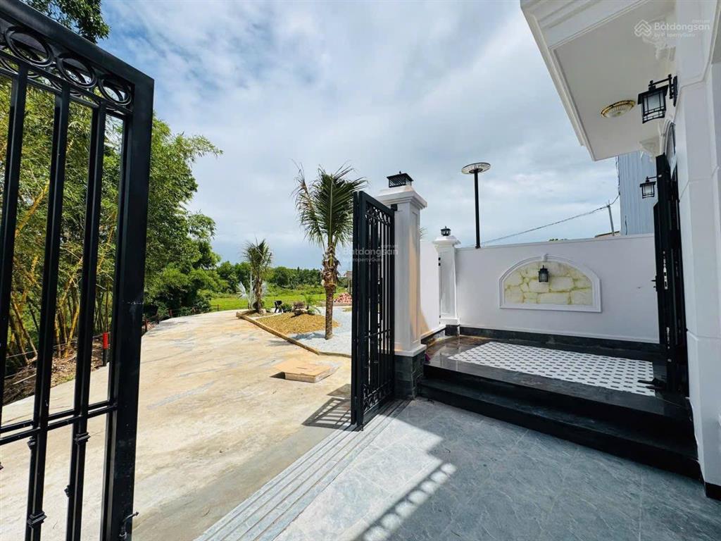 Villa tân cổ điển, view đẹp tại lê ngô cát, huế. 100m ngang 8m full nội thất