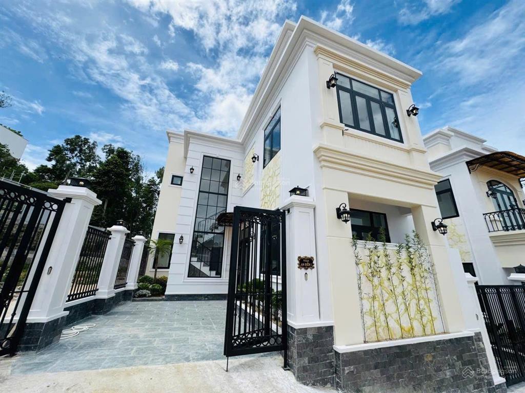 Villa tân cổ điển, view đẹp tại lê ngô cát, huế. 100m ngang 8m full nội thất