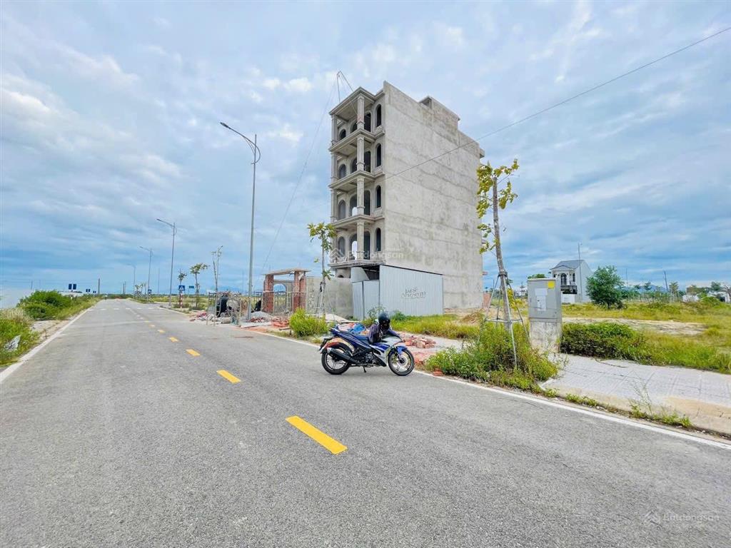 Lô đất đẹp kqh thuỷ thanh  ott8  9  đối diện fpt  175m2 ngang 7m  không ngập lụt
