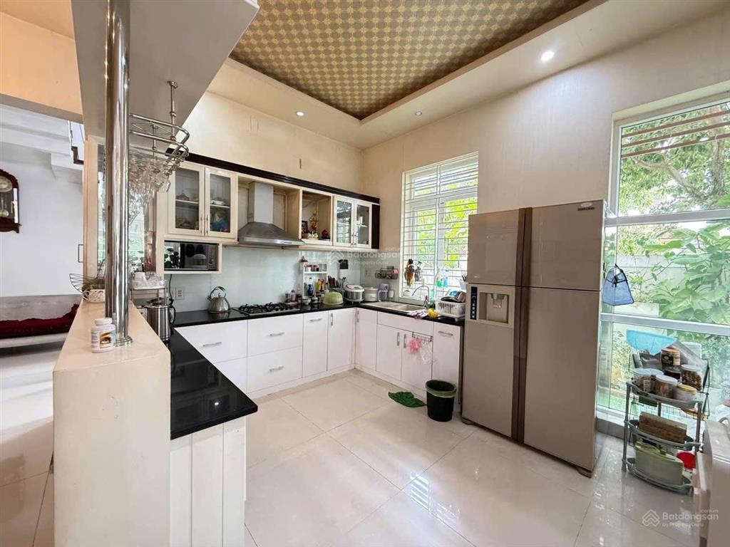 Nhà 3 tầng góc 2 mặt thoáng khu vip trung tâm tp  vỹ dạ  224m2 ngang 11m