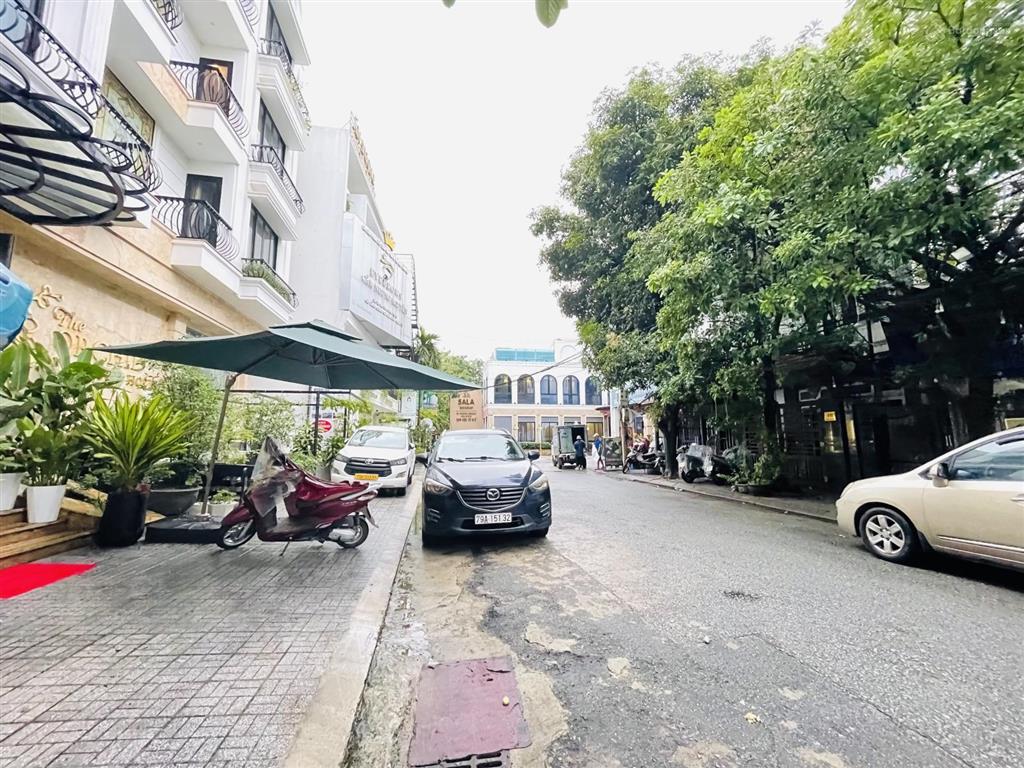 Mặt tiền kinh doanh sầm uất nguyễn lương bằng vài bước chân ra phố bà triệu nhộn nhịp cả ngày