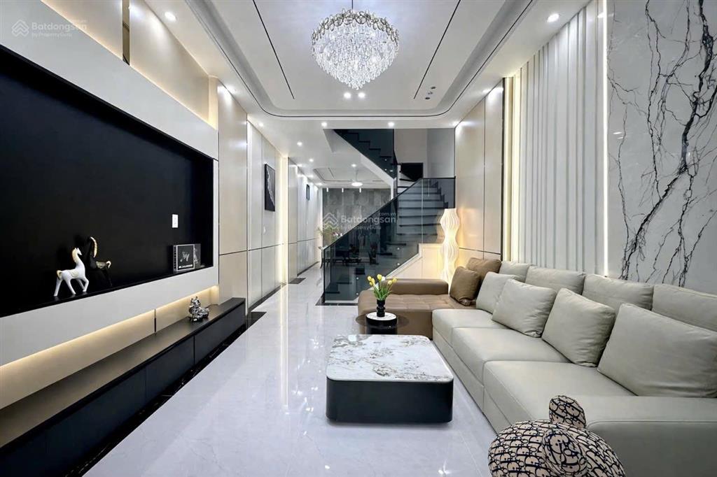 Xây mới  sân cổng  lô góc  sau mặt đường