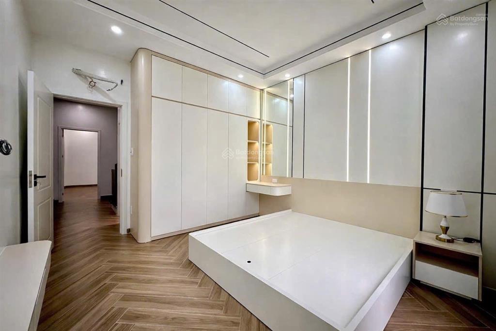 Xây mới  sân cổng  lô góc  sau mặt đường