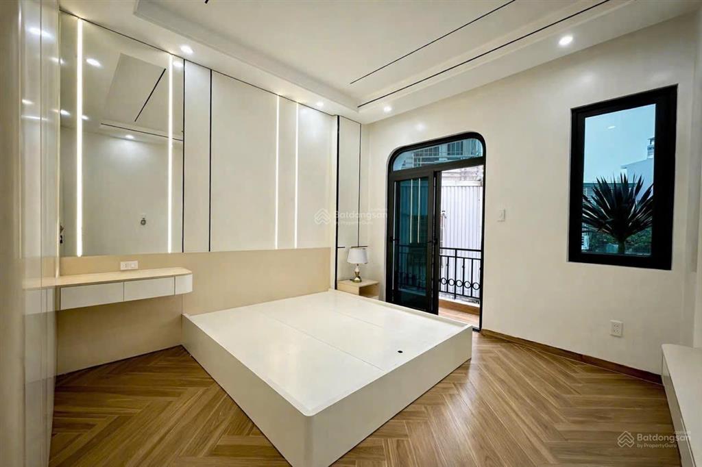 Xây mới  sân cổng  lô góc  sau mặt đường