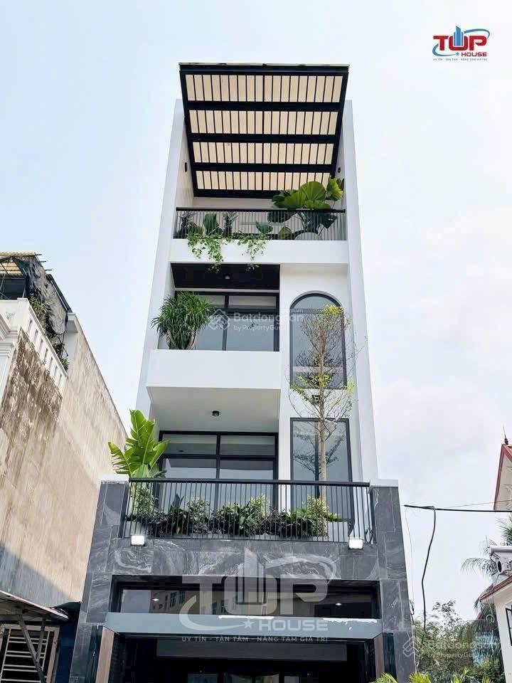 Siêu phẩm xây mới độc lập có sân vườn tiểu cảnh bể cá, thiết kế full nội thất và thang máy xịn sò