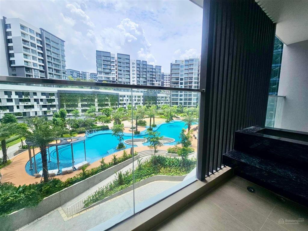 Bán căn 2pn, 86m2, diamond centery giá 8,2tỷ gồm 01 ô xe hơi, view hồ bơi celadon city