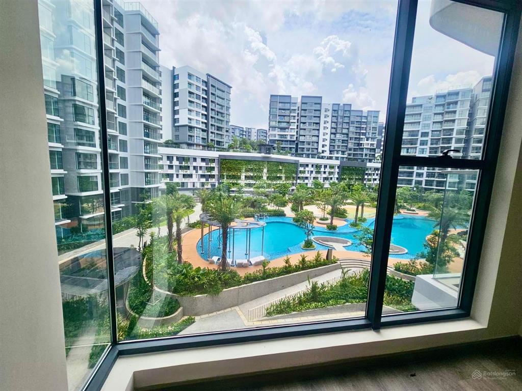 Bán căn 2pn, 86m2, diamond centery giá 8,2tỷ gồm 01 ô xe hơi, view hồ bơi celadon city