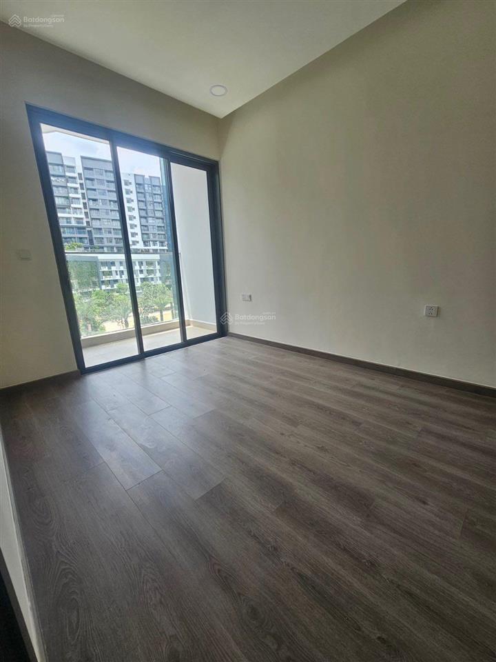 Bán căn 2pn, 86m2, diamond centery giá 8,2tỷ gồm 01 ô xe hơi, view hồ bơi celadon city
