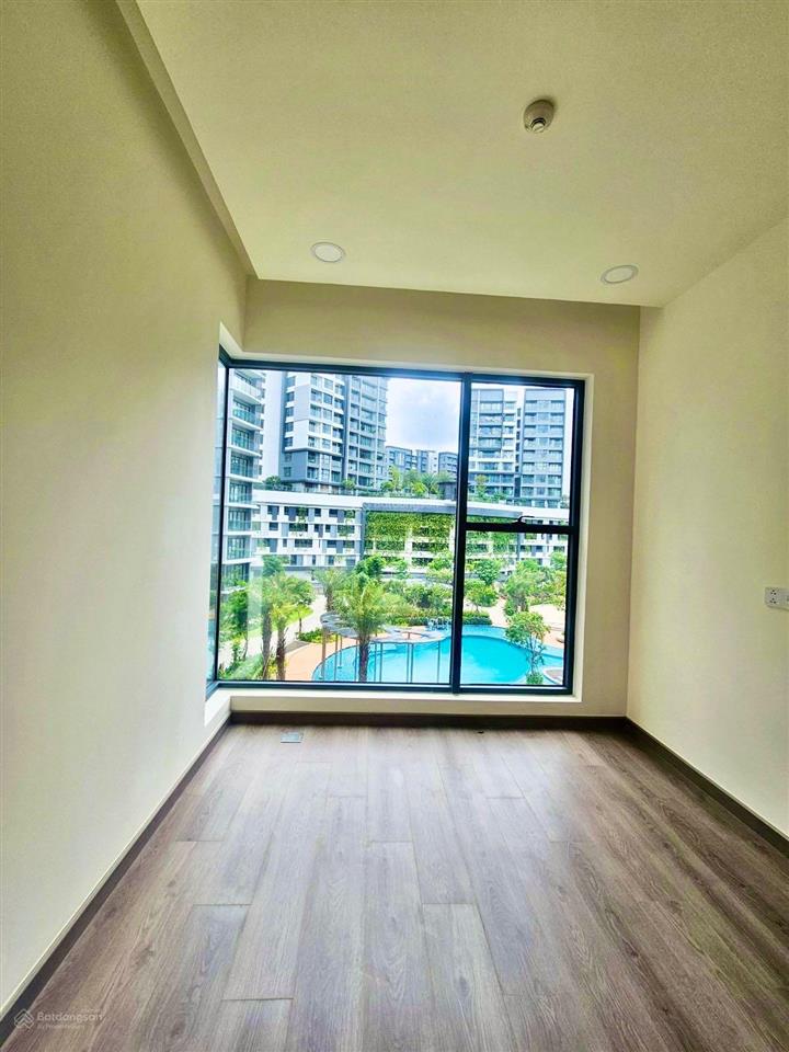 Bán căn 2pn, 86m2, diamond centery giá 8,2tỷ gồm 01 ô xe hơi, view hồ bơi celadon city
