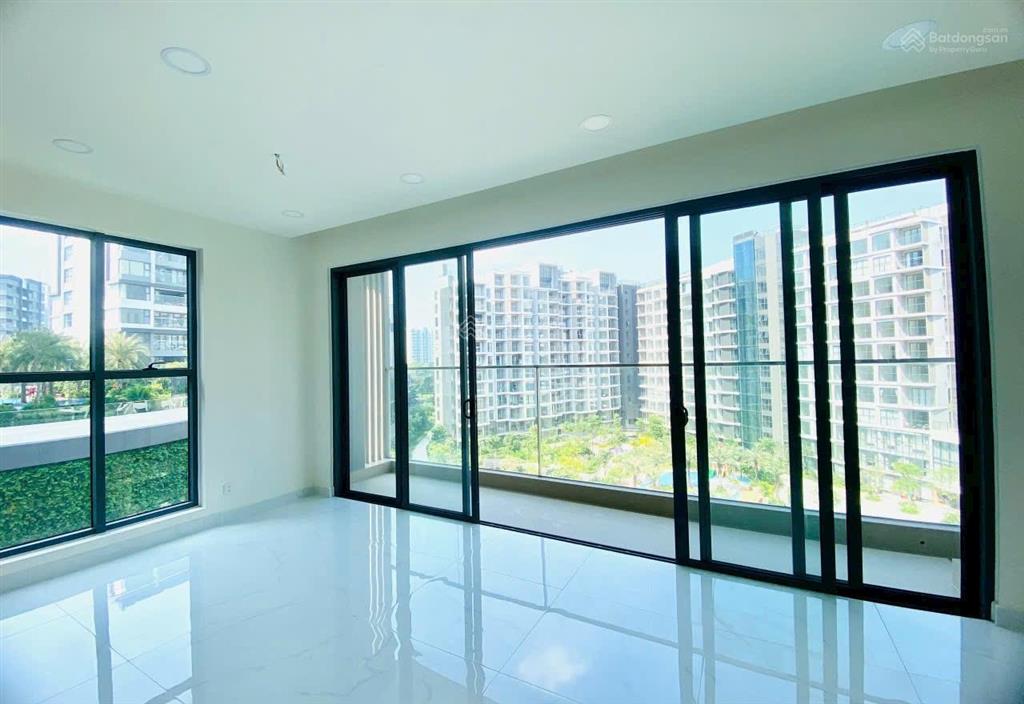 Bán căn góc 3pn, 121m2, giá 10,5tỷ, view công viên diamond centery celadon city