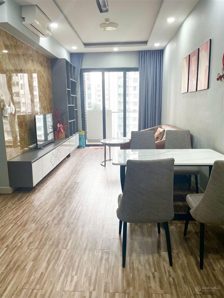 Cho thuê 2pn, 63m2 khu emerald nội thất cơ bản, giá 12tr, celadon city gần sân bay