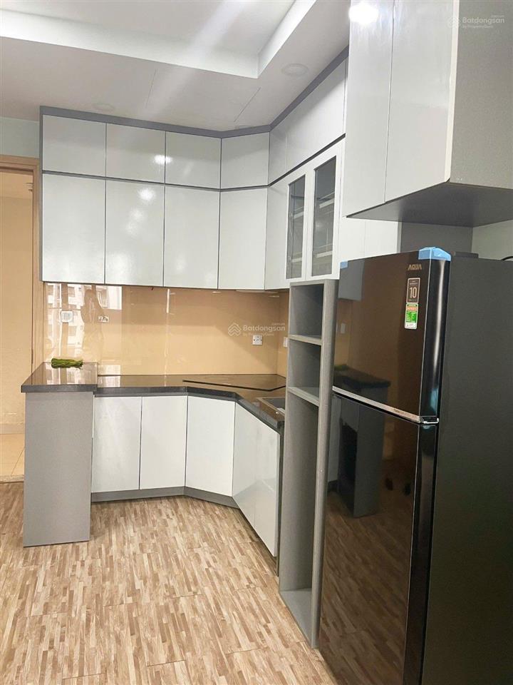 Cho thuê 2pn, 63m2 khu emerald nội thất cơ bản, giá 12tr, celadon city gần sân bay