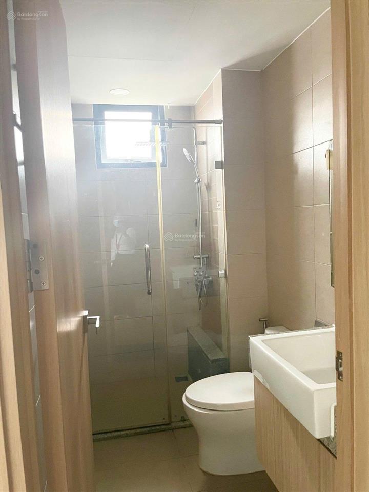 Cho thuê căn hộ 2pn, 63m2, 12tr, emerald celadon city nội thất cơ bản, view công viên