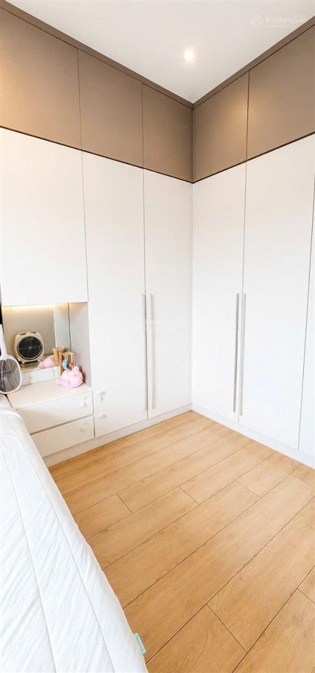 Cần bán 2pn, 1wc, 63m2 emerald celadon city, full nội thất, giá 5,150 tỷ