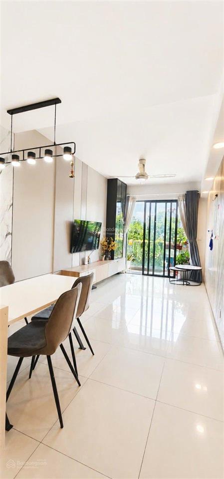 Cần bán 2pn, 1wc, 63m2 emerald celadon city, full nội thất, giá 5,150 tỷ
