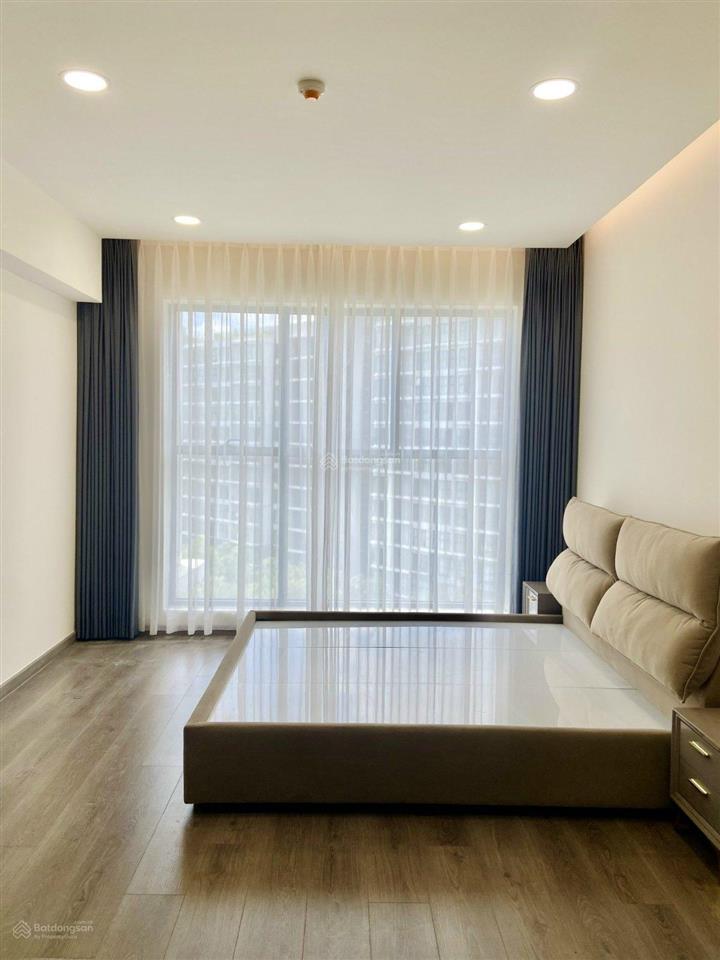 Cho thuê căn 3pn, 120m2, 28tr/tháng, full nt + 1 ô xe hơi diamond centery celadon city