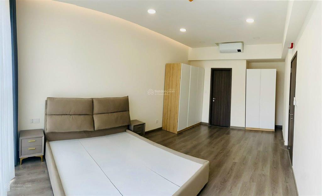 Cho thuê căn 3pn, 120m2, 28tr/tháng, full nt + 1 ô xe hơi diamond centery celadon city