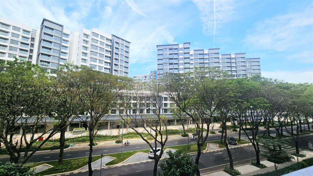 Cho thuê 3pn skylinkedvilla diamond celadon city, full nt cao cấp, xe hơi đậu trước nhà