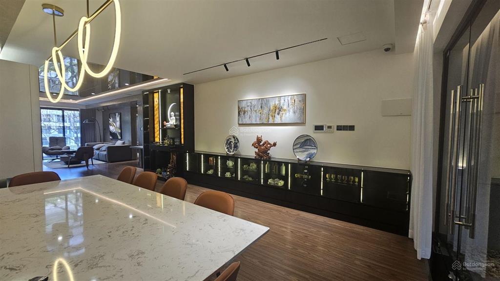 Cho thuê 3pn skylinkedvilla diamond celadon city, full nt cao cấp, xe hơi đậu trước nhà