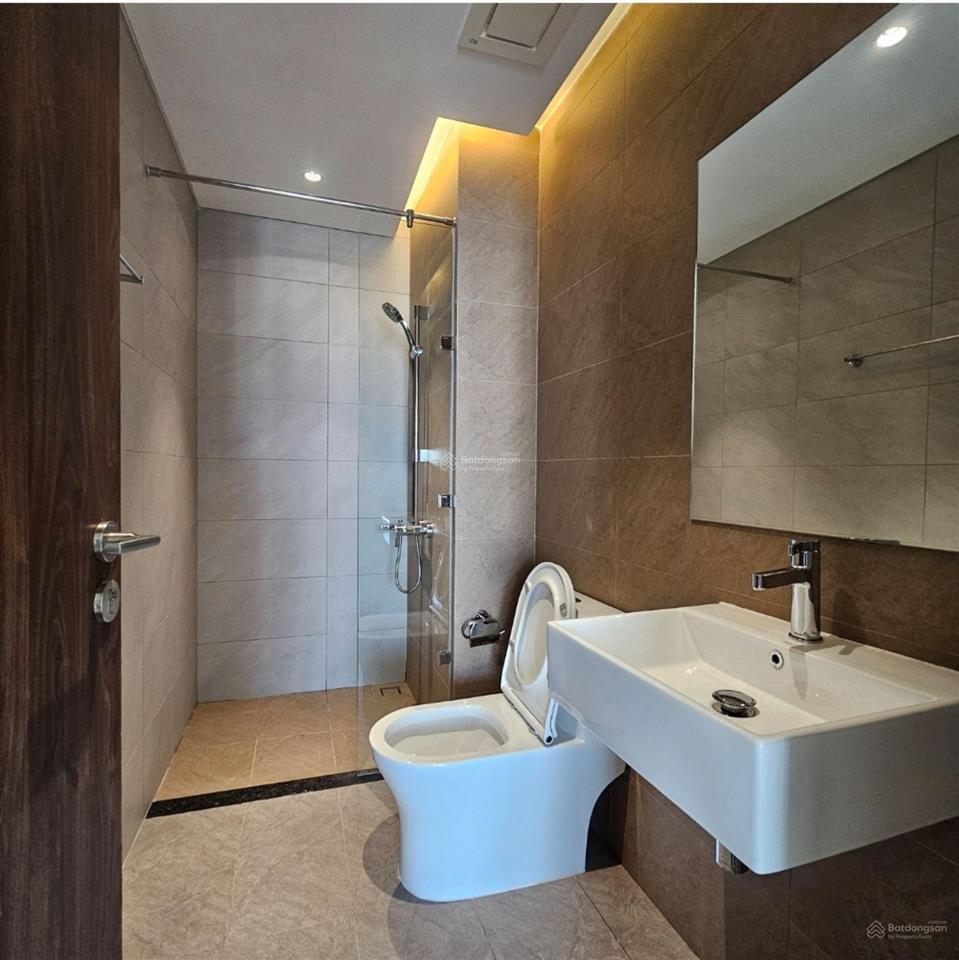 Bán gấp giá tốt căn hộ 3pn + 1, 141m2, giá 10 tỷ, có nội thất diamond brilliant celadon city