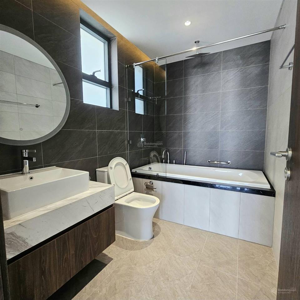 Bán gấp giá tốt căn hộ 3pn + 1, 141m2, giá 10 tỷ, có nội thất diamond brilliant celadon city